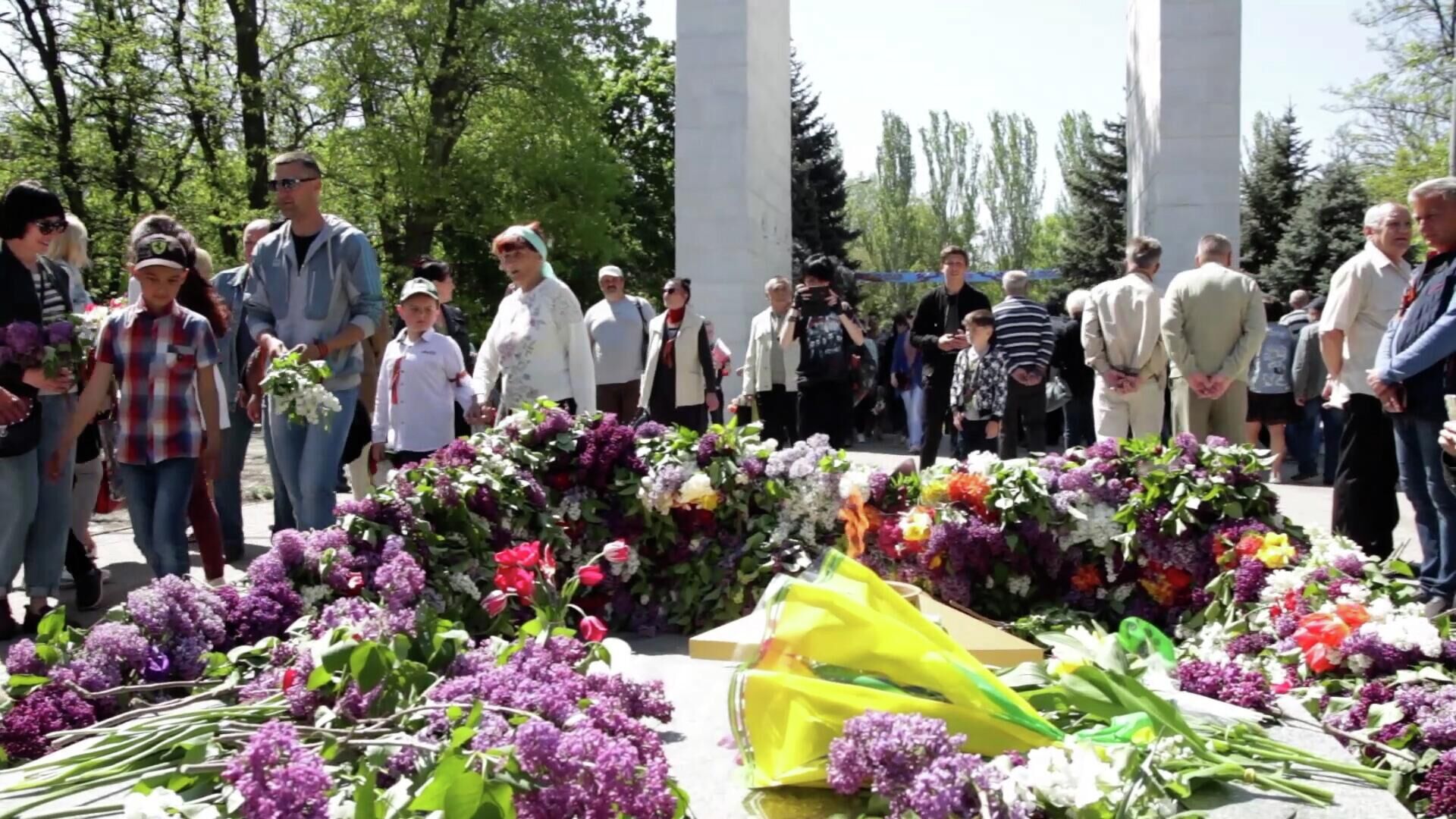 В Мелитополе возложили цветы у Вечного огня - РИА Новости, 1920, 09.05.2022