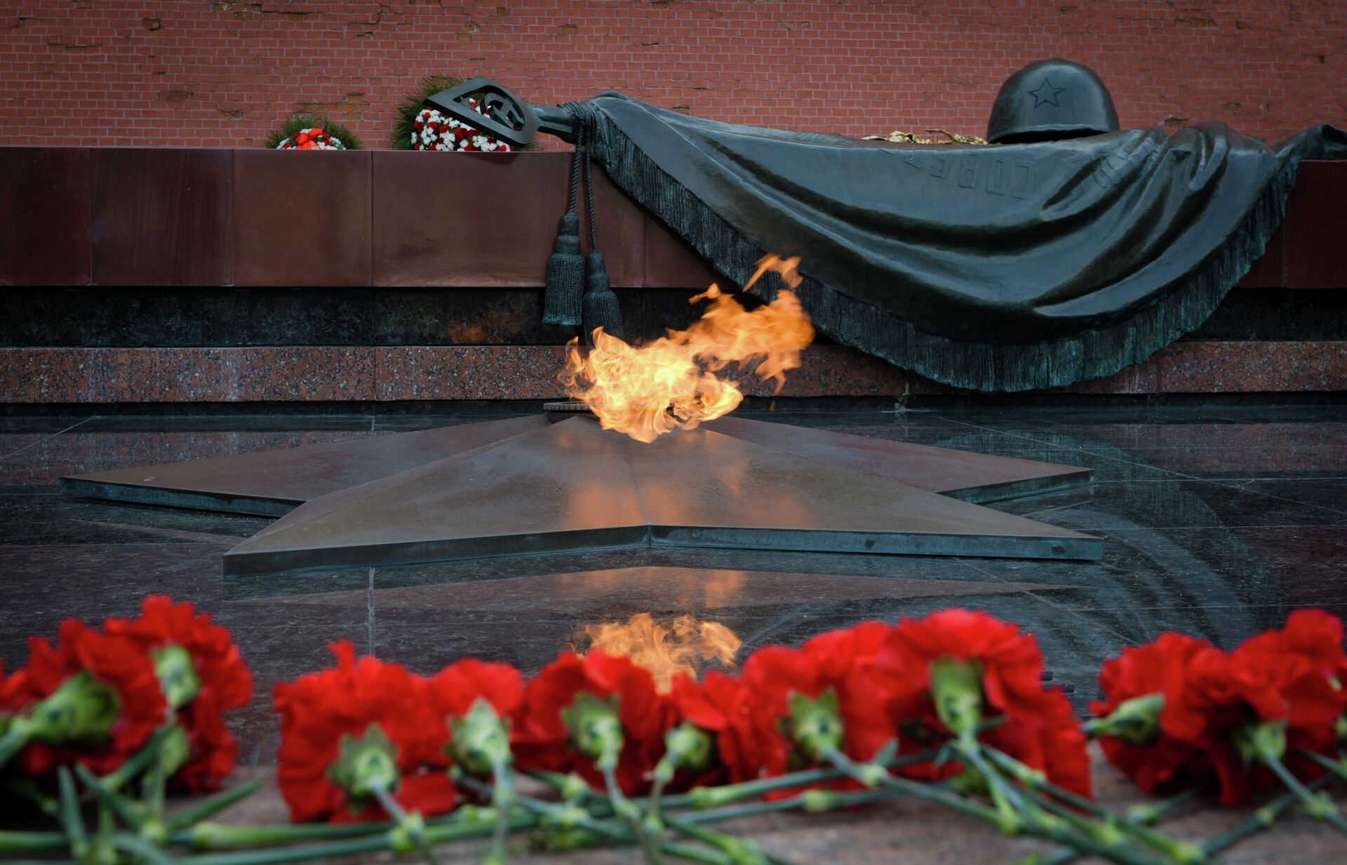 Могила Неизвестного солдата в Александровском саду - РИА Новости, 1920, 03.05.2024