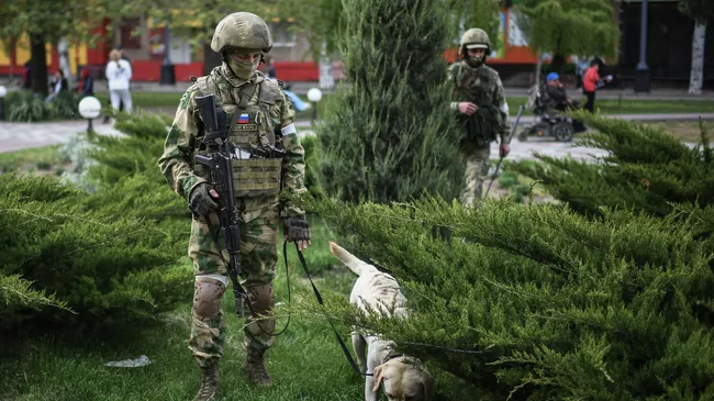 Российские военнослужащие в Мелитополе
