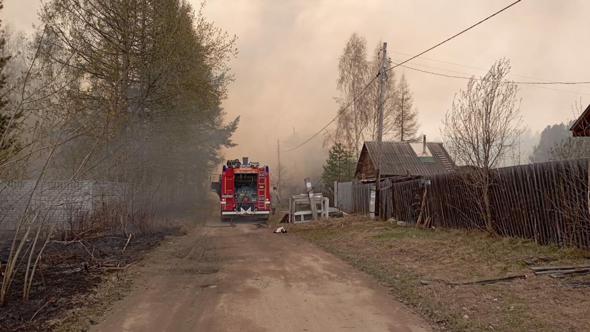 Пожар в поселке Безречный Свердловской области - РИА Новости, 1920, 11.05.2022