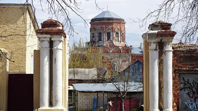 Покровская церковь и усадебные ворота