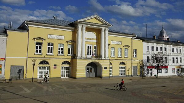 Улица Мира, городская усадьба 18 века и здание гостиницы Дворянская
