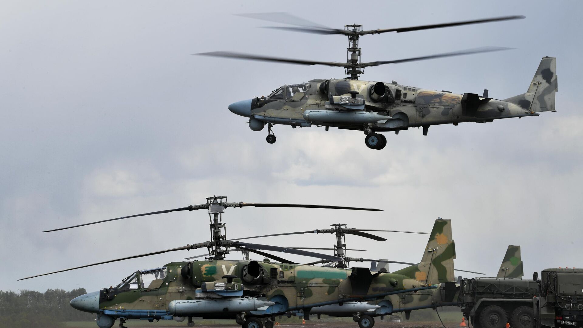Ударные вертолеты Ка-52 ВКС России, задействованные в специальной военной операции - РИА Новости, 1920, 06.04.2024