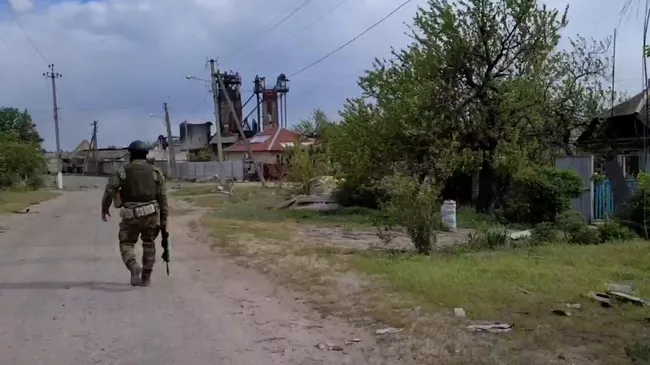 Подразделение Ахмат на территории завода Заря в Рубежном