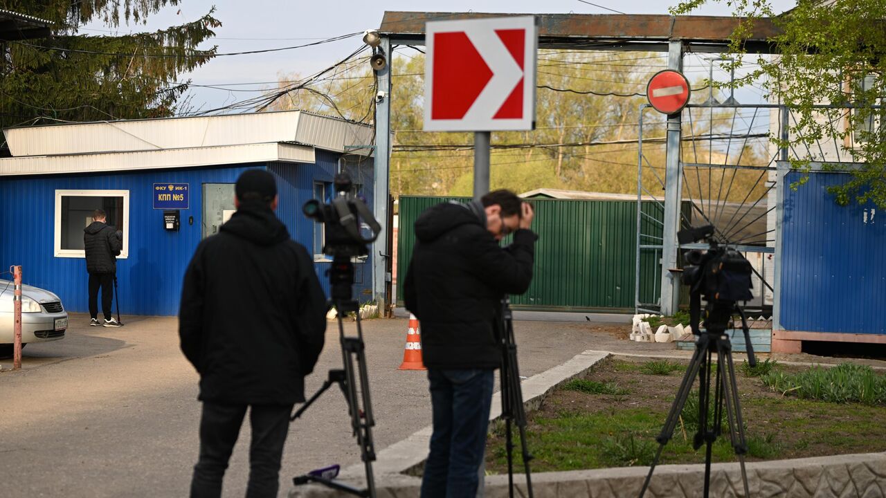 Журналисты возле колонии в Твери ждут освобождения Улюкаева по УДО - РИА  Новости, 12.05.2022