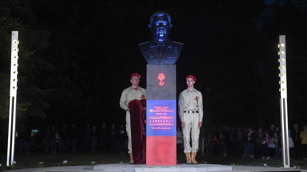 Церемония открытия памятника экс-главе ДНР Александру Захарченко в Шахтерске