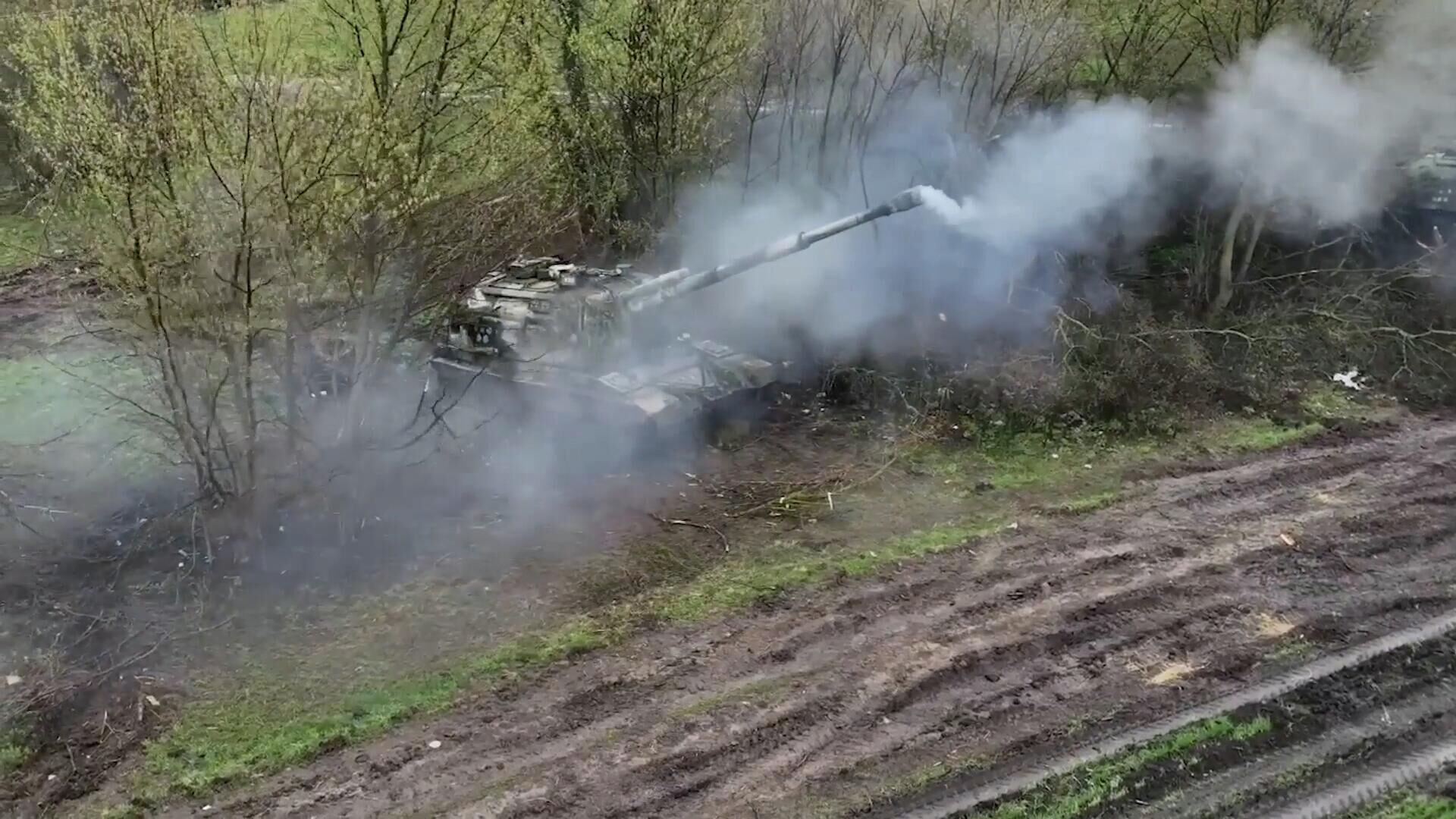 Кадры боевой работы гаубиц Мста-С по уничтожению позиций украинских войск - РИА Новости, 1920, 12.05.2022