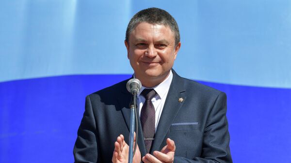 Глава ЛНР Леонид Пасечник на церемонии торжественного поднятия флага Луганской Народной Республики
