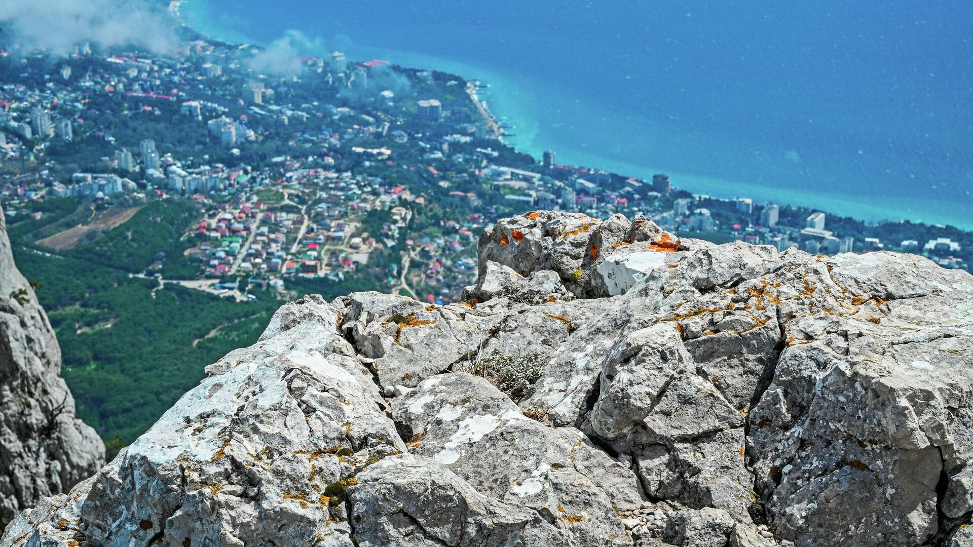 Вид на Ялту и Черное море с горы Ай-Петри - РИА Новости, 1920, 21.06.2022