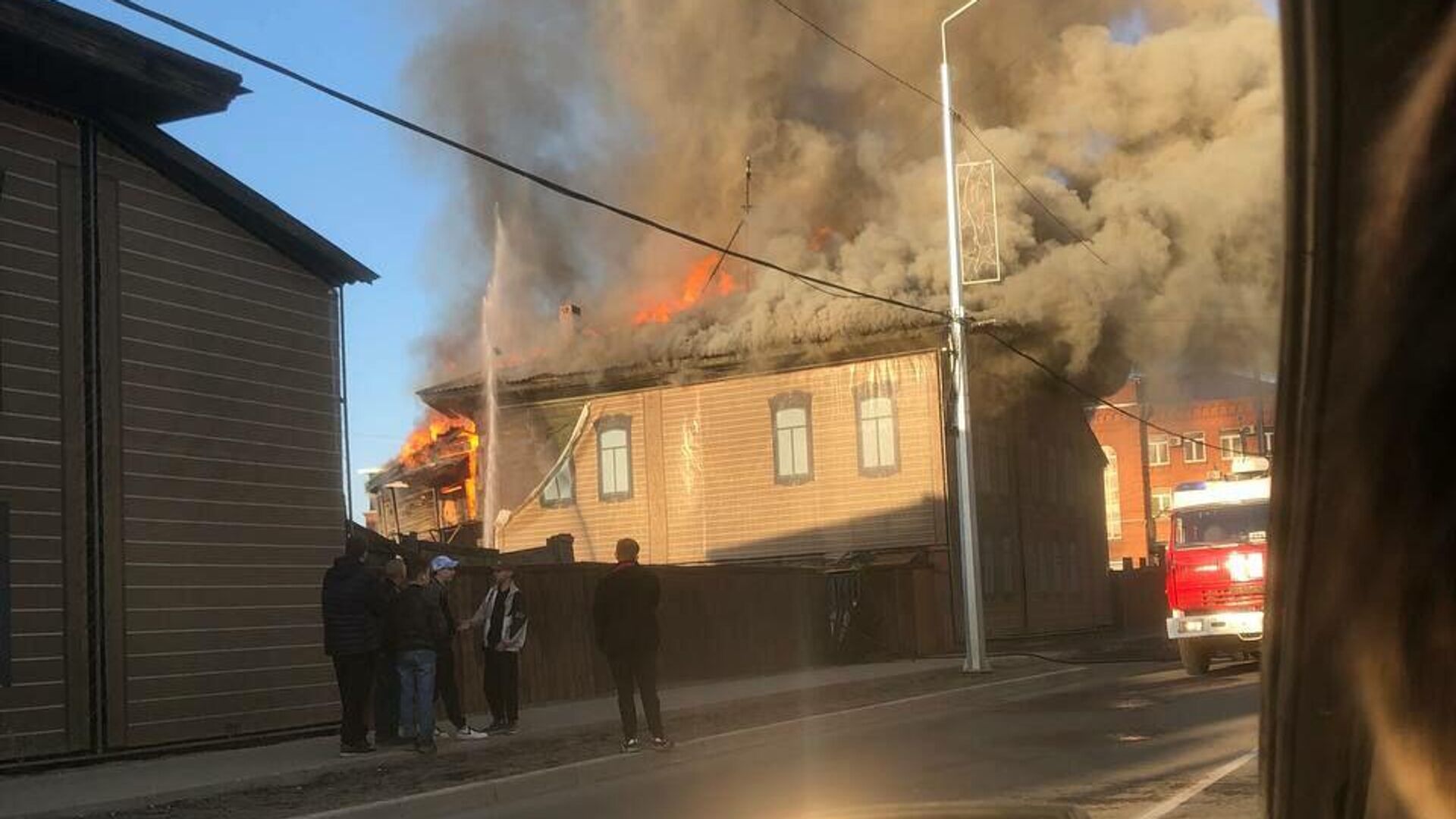 В Канске полицейские задержали подозреваемого в поджоге ветхого здания - РИА Новости, 1920, 12.05.2022