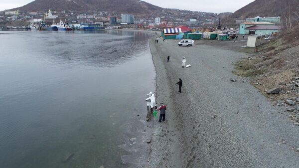 Разлив нефтепродуктов на набережной Авачинской бухты в Петропавловске-Камчатском