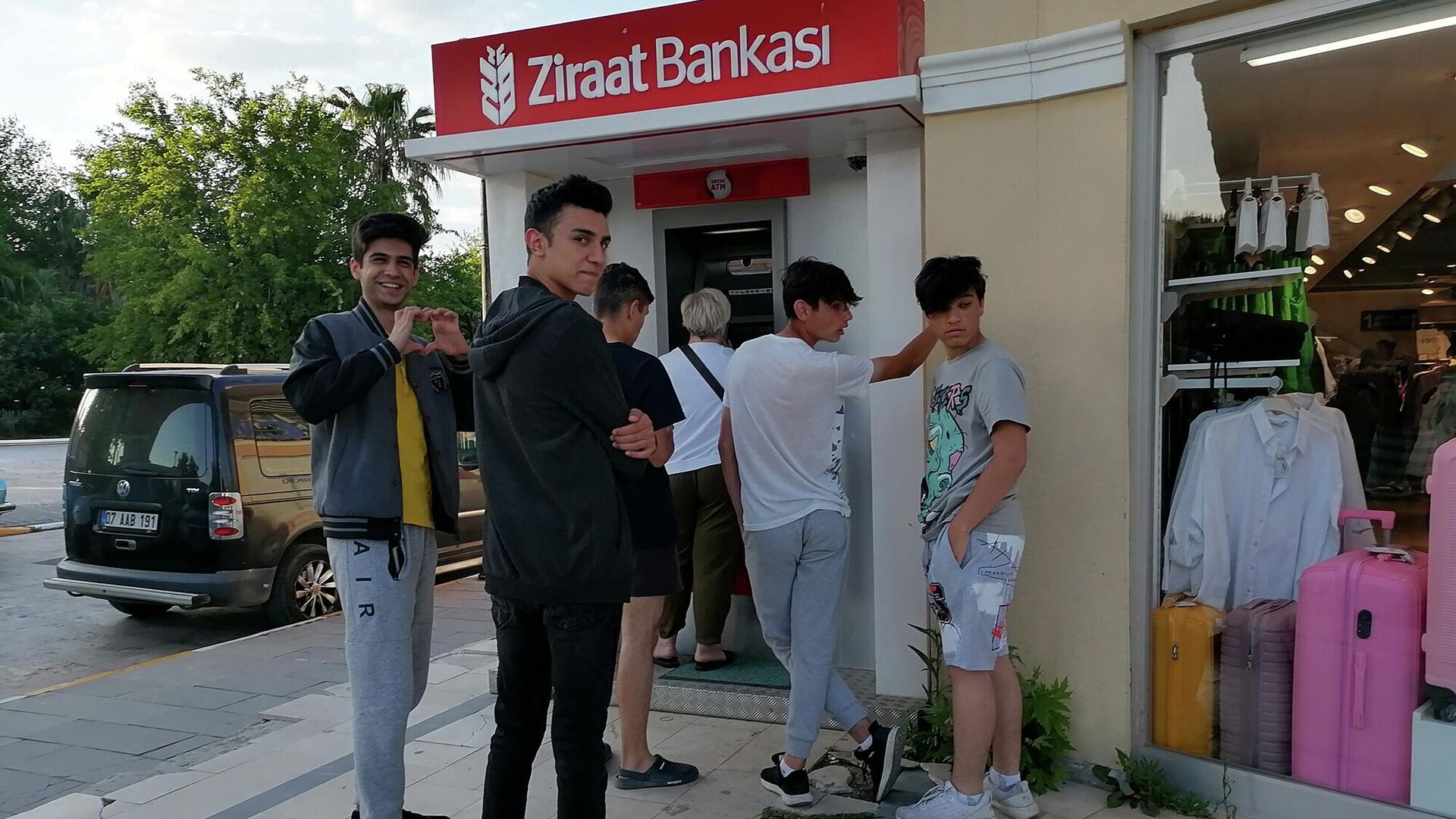 ATM queue in Belek - RIA Novosti, 1920, 28.03.2023