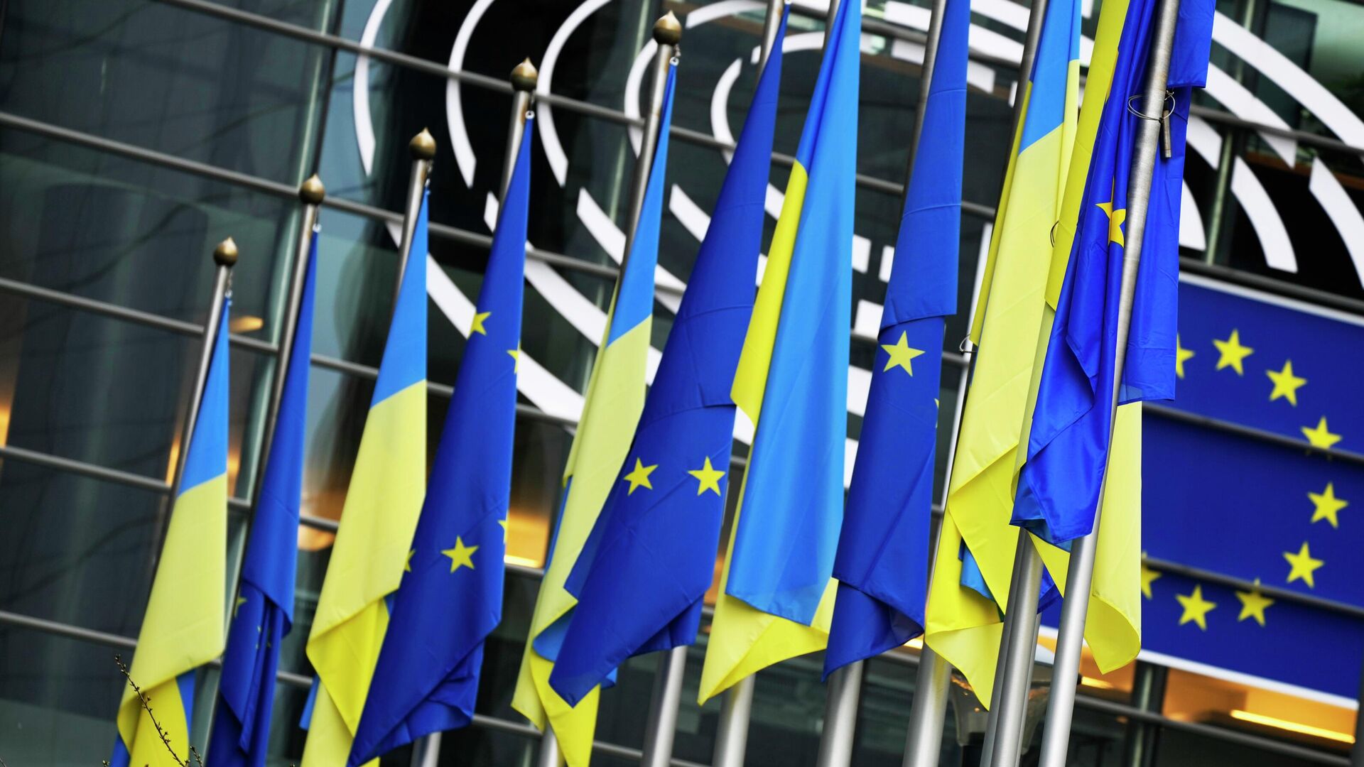 Европарламент рекомендовал предоставить Украине статус страны-кандидата на вступление в ЕС