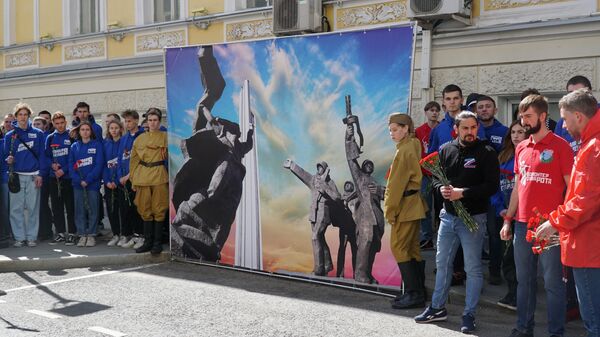 Акция в защиту памятника Освободителям Риги у посольства Латвии в Москве. 13 мая 2022