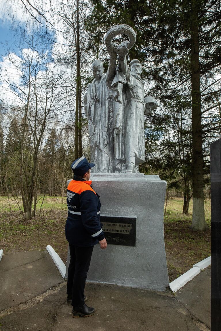 Монумент на братской могиле неподалеку от Шереметьево