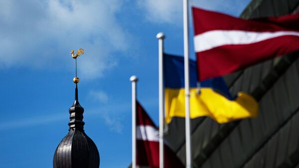 Флаги Латвии и Украины в Риге