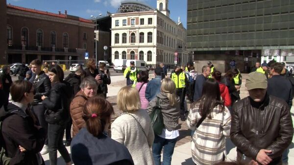 Митинг жителей Риги в связи с решением снести памятник Освободителям