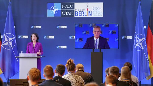 Пресс-конференция главы МИД ФРГ Анналены Бербок и генерального секретаря НАТО Йенса Столтенберга