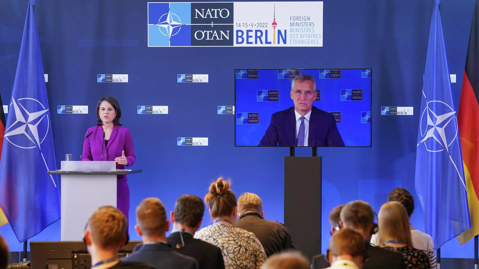 Họp báo của Ngoại trưởng Đức Annalena Bärbock và Tổng thư ký NATO Jens Stoltenberg - RIA Novosti, 1920, 27/12/2023