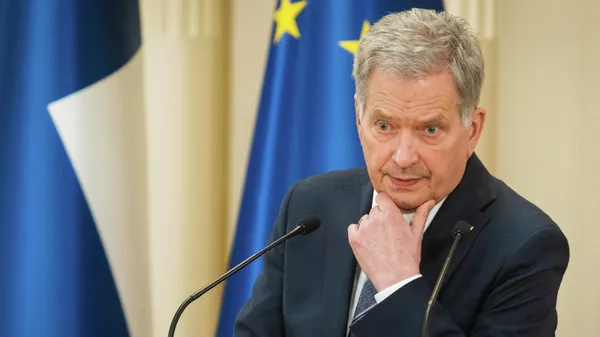 Президент Финляндии Саули Ниинисте проводит пресс-конференцию, чтобы объявить о подаче Финляндией заявки на членство в НАТО