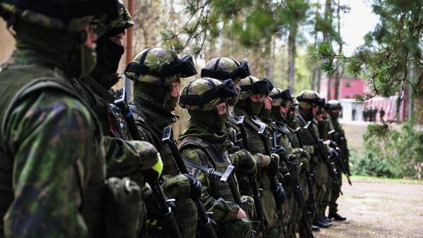Учения на военной базе Сантахамина в Хельсинки