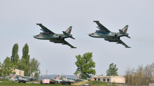 Самолеты Су-25 Грач, задействованные в специальной военной операции на Украине, над полевым аэродромом