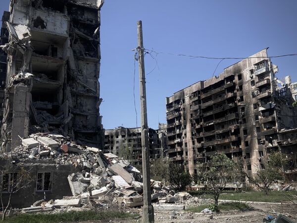 Пострадавшие от бомбежек многоэтажные дома Пострадавшие от бомбежек многоэтажные дома