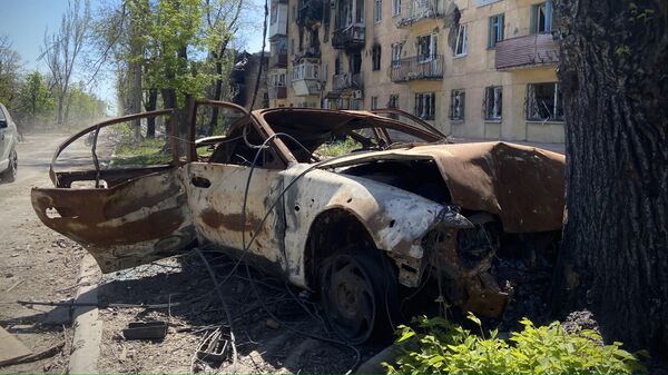 Сгоревшая машина на бульваре Меотиды