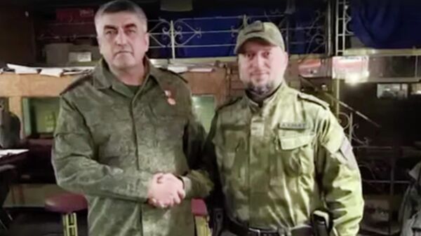 Командующий народной милиции ЛНР Эседулла Абачев награжден орденом имени Ахмата-Хаджи Кадырова. Кадр видео