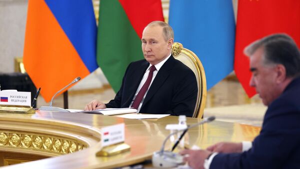 Президент России Владимир Путин на встрече лидеров государств — членов ОДКБ