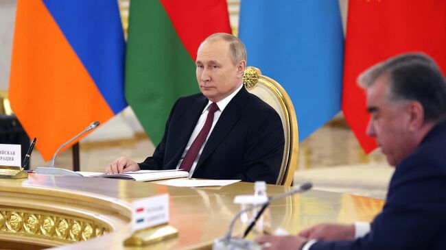 Президент РФ Владимир Путин на встрече лидеров государств - членов ОДКБ