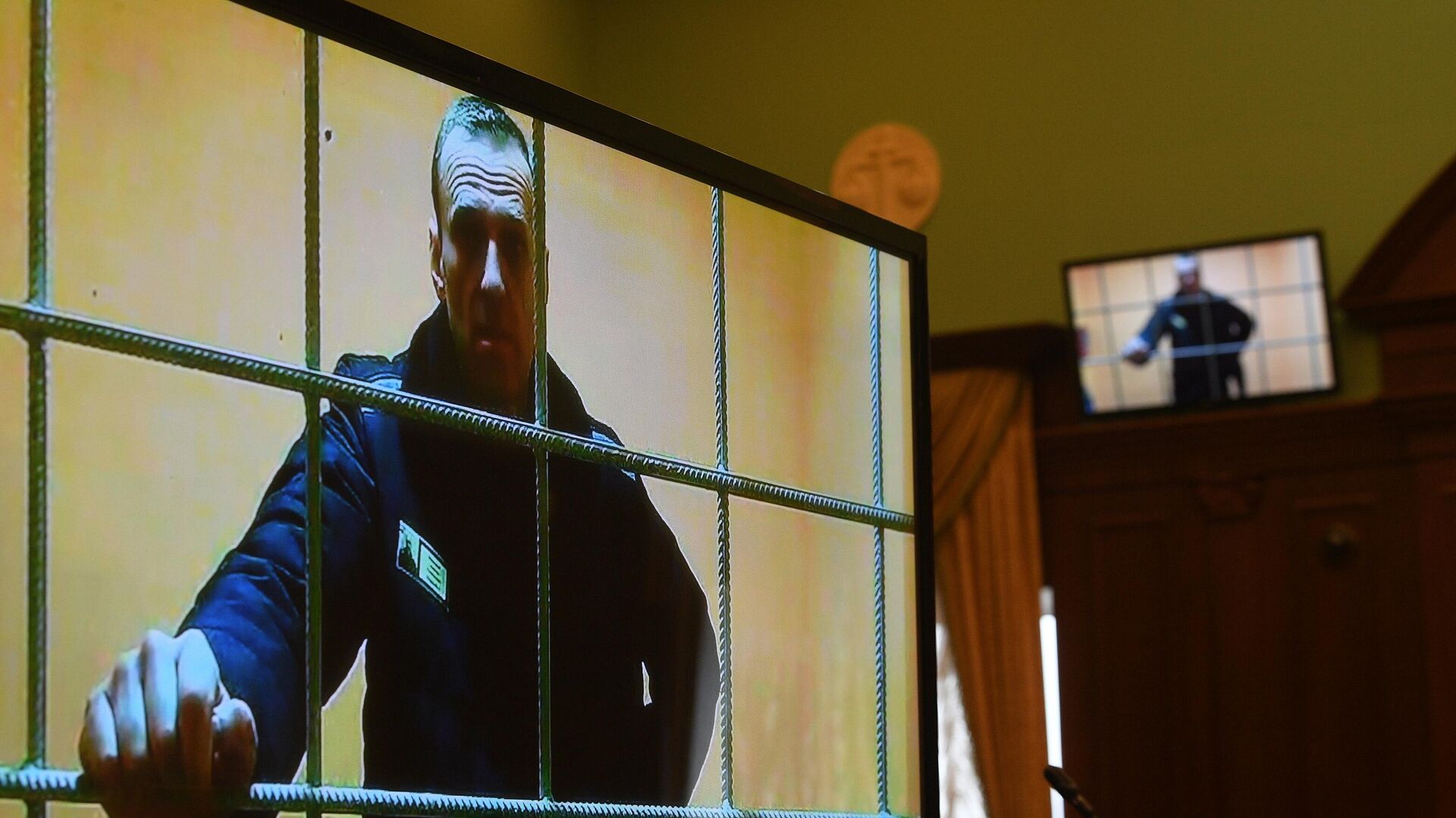 Суд обязал администрации. Суд Навального в тюрьме.