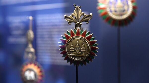Знак ордена короны Сиама II степени на выставке Драгоценные ордена из собрания Исторического музея в Москве