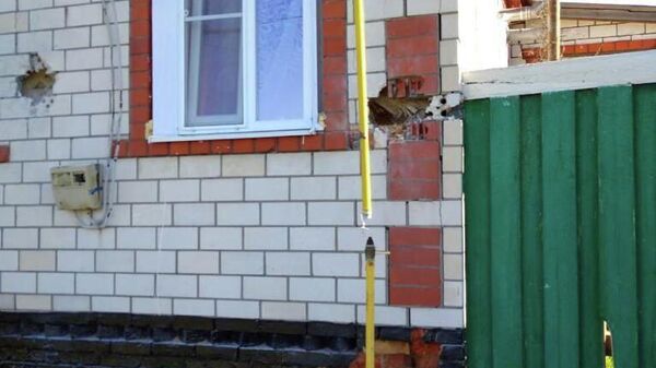 Дом в селе Алексеевка в Курской области, подвергшийся обстрелу со стороны украинских военных
