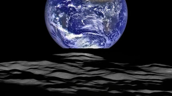 Земля над Луной