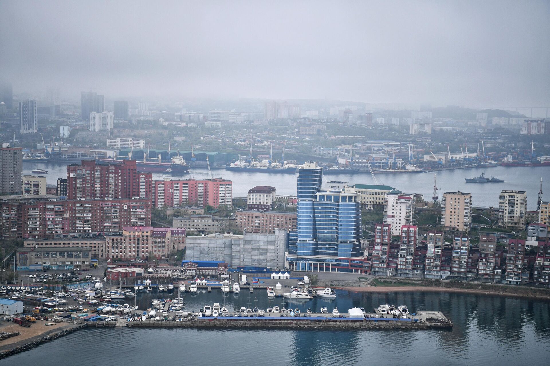 Вид на Владивосток с борта вертолета Вид на Владивосток с борта вертолета