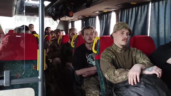 краинские военные с Азовстали в Мариуполе, сдавшиеся в плен