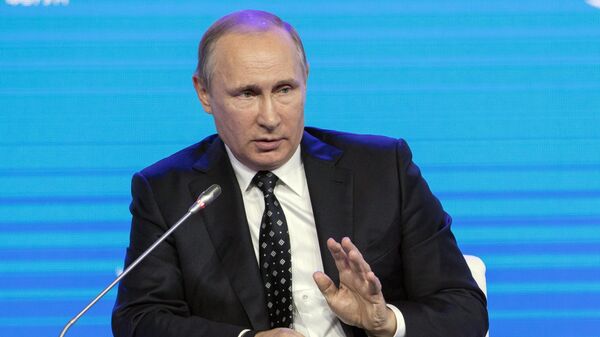 Президент РФ Владимир Путин на пленарном заседании Открывая Дальний Восток 