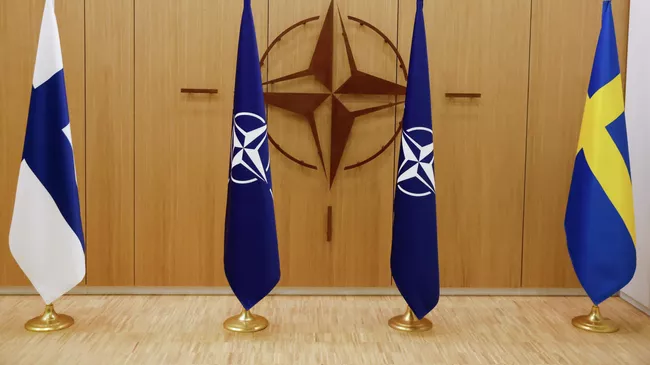 Флаги Финляндии, НАТО и Швеции
