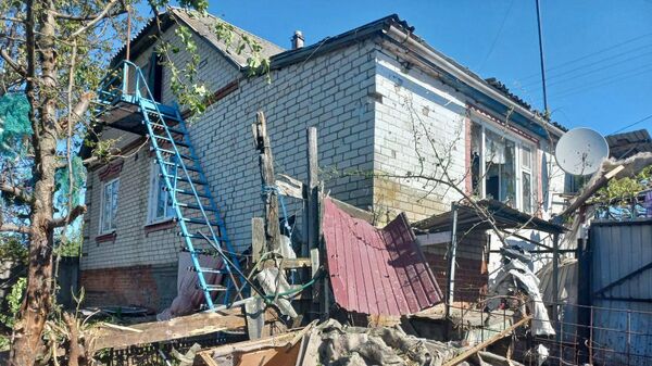 Дом в селе Безымено в Белгородской области, подвергшийся обстрелу со стороны украинских военных