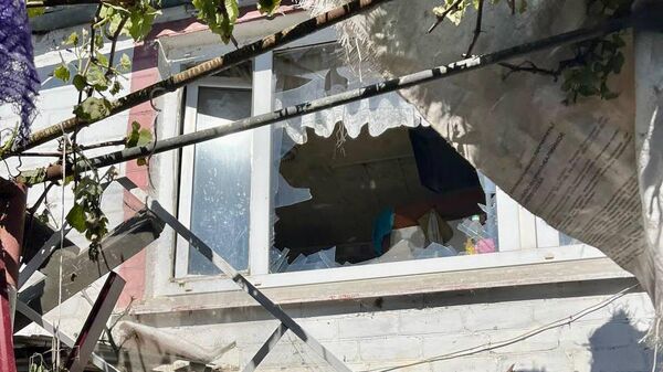 Дом в селе Безымено в Белгородской области, подвергшийся обстрелу со стороны украинских военных