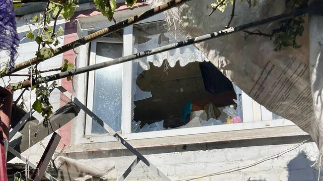Дом в селе Безымено в Белгородской области, подвергшийся обстрелу со стороны украинских военных. Архивное фото