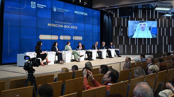 Пленарное заседание Возможности торгово-экономического сотрудничества московских компаний с партнерами в странах GCC в рамках международного видеомоста MOSCOW – GCC 2022 в ММПЦ МИА Россия сегодня