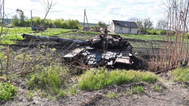 Подбитый танк ВСУ в селе Цуповка в Херсонской области