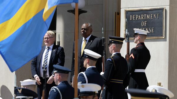 Министр обороны Швеции Питер Хультквист и министр обороны США Ллойд Остин в Пентагоне