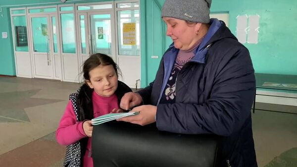 Жители Луганска собрали гумпомощь сестрам-близнецам из Рубежного