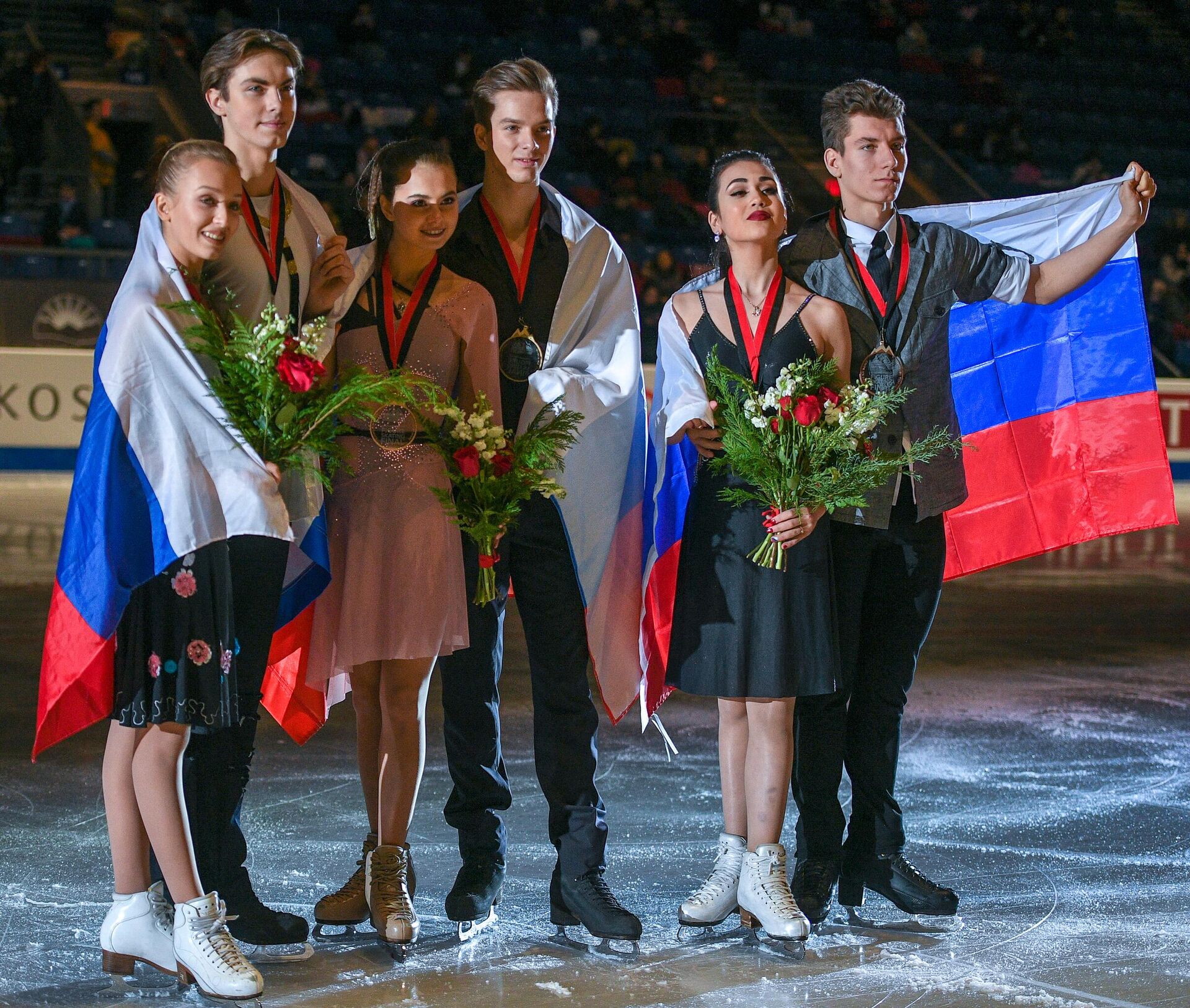 Арина Ушакова и Максим Некрасов (Россия), Софья Шевченко и Игорь Еременко (Россия), Елизавета Худайбердиева и Никита Назаров (Россия) - РИА Новости, 1920, 19.05.2022