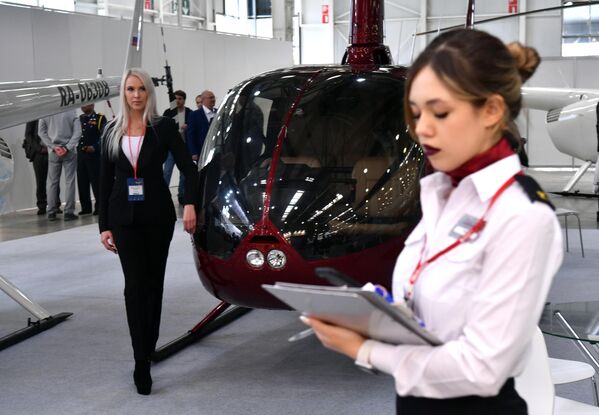 Вертолет Robinson R44 Raven I на XV Международной выставке вертолетной индустрии HeliRussia 2022 в МВЦ Крокус Экспо в Москве