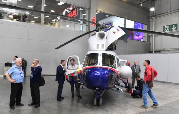 Лёгкий многоцелевой вертолёт Скаут на XV Международной выставке вертолетной индустрии HeliRussia 2022 в МВЦ Крокус Экспо в Москве