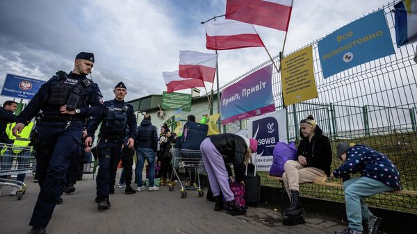 Беженцы из Украины на польско-украинском пограничном пункте Медыке